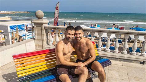 Descubre las playas del turismo gay en Sitges